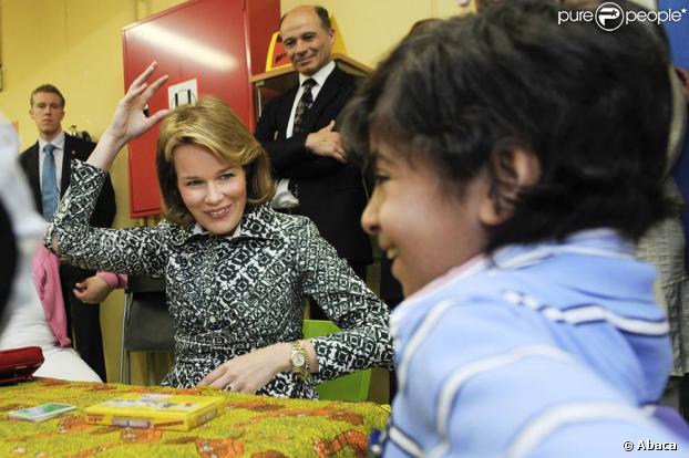 La princesse Mathilde de Belgique découvre l'action des deux projets lauréats de son institution caritative...