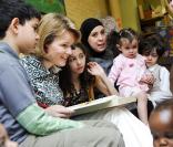 La princesse Mathilde de Belgique découvre l'action des deux projets lauréats de son institution caritative...