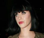 Katy Perry et un ami sortent de l'hôtel Sofitel à Los Angeles le 14 mai 2009
