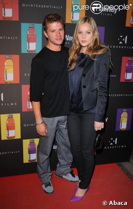 Ryan Phillippe et sa chérie Abbie Cornish à la présentation de  Nowhere Boy , à La Plage Vitaminwater.