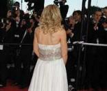 Phoebe Price et Hofit Golan montent les marches du Palais des Festivals