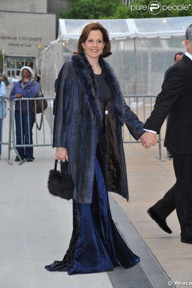 Sigourney Weaver à la soirée du MET hier soir avec Tim Robbins  
