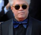 Pedro Almodovar lors de la montée des marches du Festival de Cannes le 19 mai 2009 pour la présentation des Etreintes brisées
