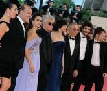 L\'équipe du film lors de la montée des marches du Festival de Cannes le 19 mai 2009 pour la présentation des Etreintes brisées