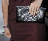Jessica Alba à la soirée Bulgari hier soir à Rome a choisi la bonne pochette 