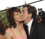 François Cluzet très amoureux, Emmanuelle Devos rayonnante et une Soko mutine sur les marches du Palais...