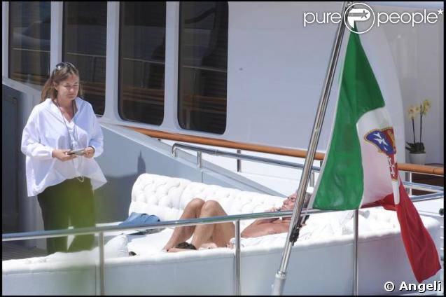 Afef Jnifen sur le yacht de Roberto Cavalli le 20 mai 209 durant le Festival de Cannes