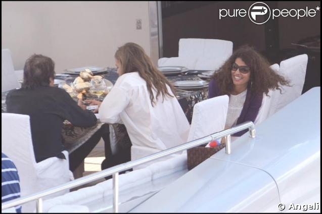 Afef Jnifen sur le yacht de Roberto Cavalli le 20 mai 209 durant le Festival de Cannes