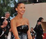 Noémie Lenoir en robe Armani lors du 62e Festival de Cannes. 22/05