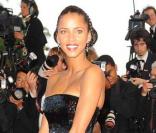 Noémie Lenoir en robe Armani lors du 62e Festival de Cannes