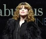Cécile Cassel, son short brillant et son manteau à plumes à la soirée Dolce &amp; Gabbana