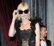 Eva Herzigova, se protège du soleil à la soirée Dolce &amp; Gabbana, on ne sait jamais 