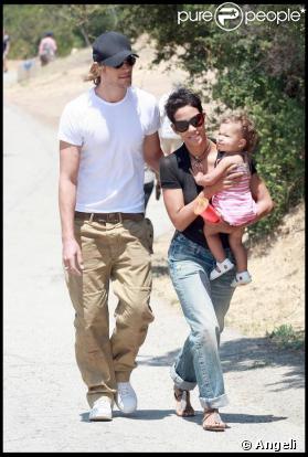 Halle Berry et son compagnon Gabriel Aubry passent un après-midi ensoleillé avec leur fille Nahla. 24/05/06