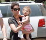 Halle Berry et son compagnon Gabriel Aubry passent un après-midi ensoleillé avec leur fille Nahla. 24/05/06