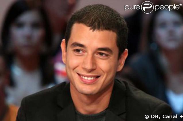 Ali Baddou est le plus timide de nos beaux gosses télévisuels. Avec sa chronique culturelle et surtout son beau sourire, il pourrait nous faire lire tous les livres du monde. Ali, l'intello chic du moment !