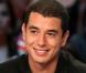 Ali Baddou est le plus timide de nos beaux gosses télévisuels. Avec sa chronique culturelle et surtout son beau sourire, il pourrait nous faire lire tous les livres du monde. Ali, l'intello chic du moment !