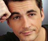 Olivier Minne, c'est The beau gosse sur France Télévisions ! Regard de braise, air sympathique, l'animateur a tout pour plaire. C'est définitif, c'est lui...  La Cible  ! 