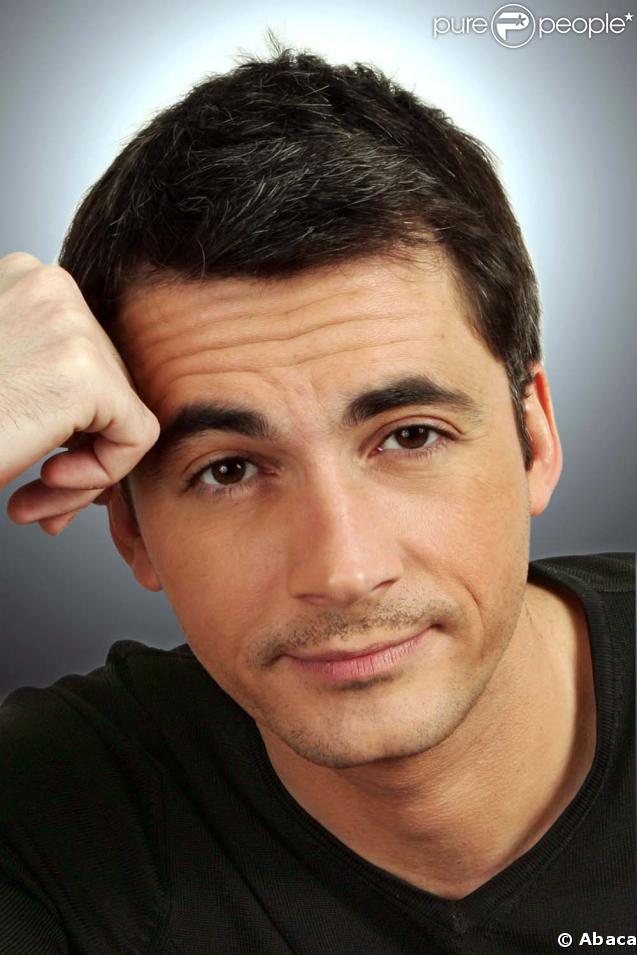 Olivier Minne, c'est The beau gosse sur France Télévisions ! Regard de braise, air sympathique, l'animateur a tout pour plaire. C'est définitif, c'est lui...  La Cible  ! 