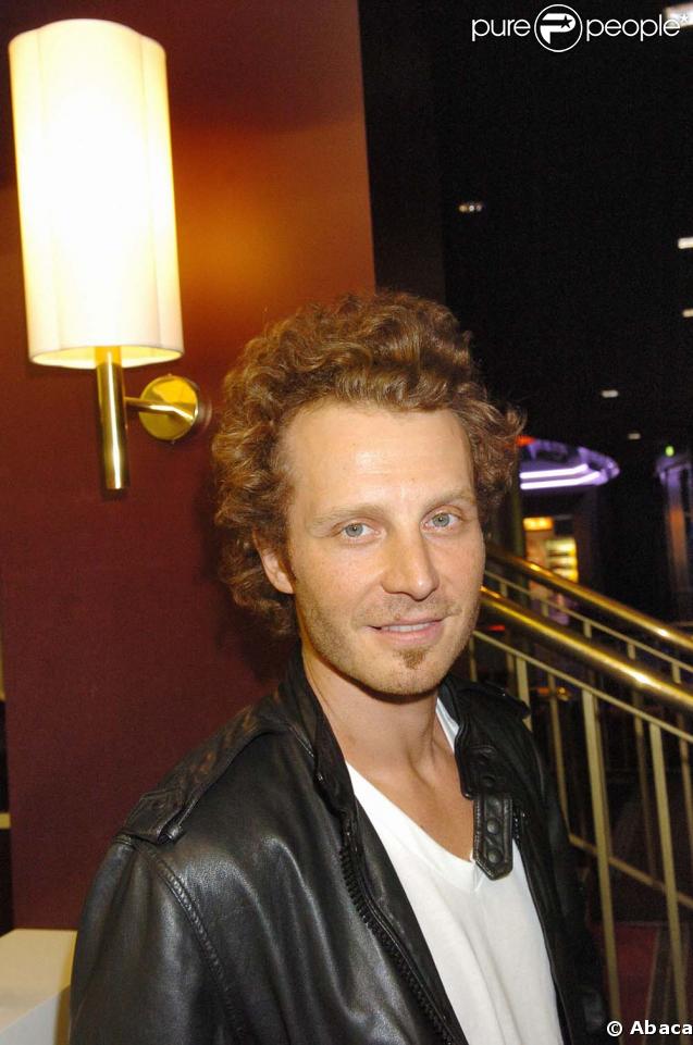 Sinclair, le chanteur séducteur en a fait tomber plus d'une. Le cheveu rebelle et un style rock décalé qui nous fait vibrer. Et nous, on rêve toutes de devenir sa... nouvelle star ! 