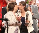 Ségolène Royal et Martine Aubry : la réconciliation.. Oh la jolie statue ! <br />