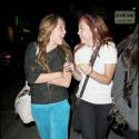 Miley Cyrus, sa demi-soeur et son boyfriend... trois ados lookés pour une petite virée entre jeunes !