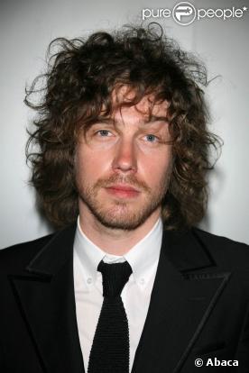 Julien Doré, bientôt en tournage du biopic de Man Ray !