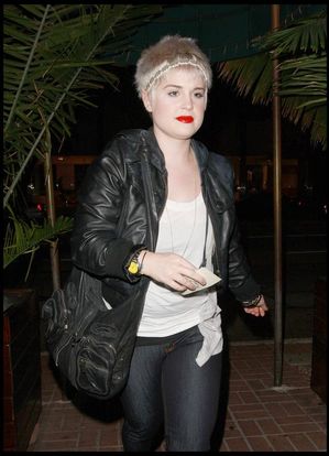Kelly Osbourne s'apprête à aller diner avec sa mère 