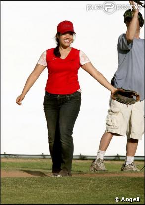 America Ferrera sur le tournage de Family Wedding (titre provisoire) à Santa Monica le 2 juin 2009
