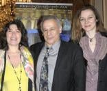 Agnès Letestu (costumière), Guy Fischer (vice-président du Sénat), Francis Perrin (metteur en scène) et Mélanie Thiébaut (directrice de l'orchestre) lors del a conférence de presse annonçant l'opéra Rigoletto au Sénat le 24 mars 2009