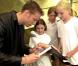 Jenson Button,  the story  : séance d'autographes 