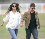 Une Katie Holmes épanouie au début de sa relation avec Tom Cruise. 