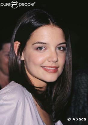 L'ancienne Katie Holmes ! Sans véritable personnalité : les cheveux simplement coiffés d'une raie au milieu, le maquillage discret mais pas dans les bons tons...