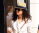 Katie Holmes ultra branchée avec son micro short en jean, sa blouse à pois, ses boots et son canotier sur la tête, pour une balade stylée à Los Angeles.