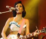 Katy Perry sur la scène du Shepherd Bush Empire à Londres, le 10 juin 2009 