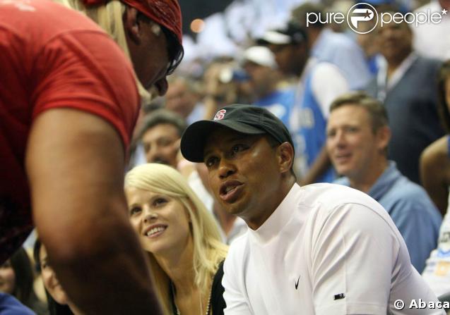 Tiger Woods, lors du 4e match de la finale NBA, opposant les Orlando Magics au Los Angeles Lakers, qui a vu la victoire de L.A. 99 à 91, et qui s'est tenu à l'Amway Arena d'Orlando, le 11 juin 2009 !