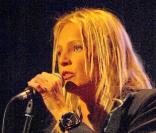 Passionnée de musique depuis des années, Olivia Adriaco sort des albums, et le résultat n'est vraiment pas mal. Non on vous jure ce n'est pas un gag ! 