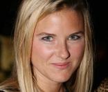 La pétillante Stéphanie Renouvin n'est pas seulement matinale, elle est aussi une chanteuse hors-pair. Aujourd'hui elle a décidé de laisser sa carrière journalistique pour vivre sa passion. Elle mérite une édition spéciale ! 