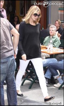Heidi Klum, enceinte, déjeune avec ses enfants et sa maman Erna, à New York. 17/06/09
