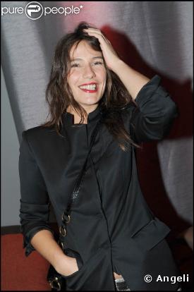 Zoé Felix, lors de l'inauguration de l'Hôtel Renaissance Paris Arc de Triomphe, au 39 avenue de Wagram, le 18 juin 2009 !
