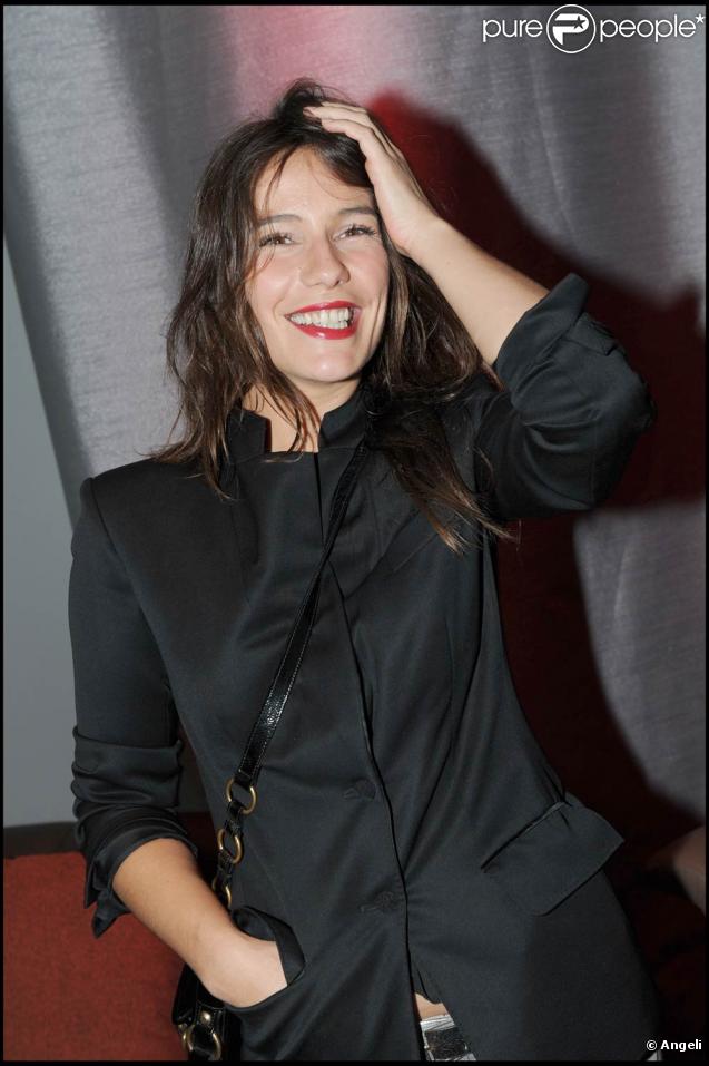 Zoé Felix, lors de l'inauguration de l'Hôtel Renaissance Paris Arc de Triomphe, au 39 avenue de Wagram, le 18 juin 2009 !