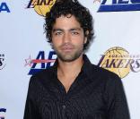 Adrian Grenier a assisté à la fête organisée en l'honneur des Lakers