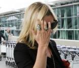 Kate Moss et Jamie Hince arrivent au Terminal 5 de l'aéroport de Londres le 16 juin 2009