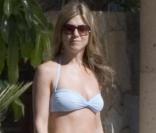 Jennifer Aniston... on ne sait pas trop ce qu'elle porte là... Bof Bof Bof ! 