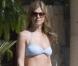 Jennifer Aniston... on ne sait pas trop ce qu"elle porte là... Bof Bof Bof ! 