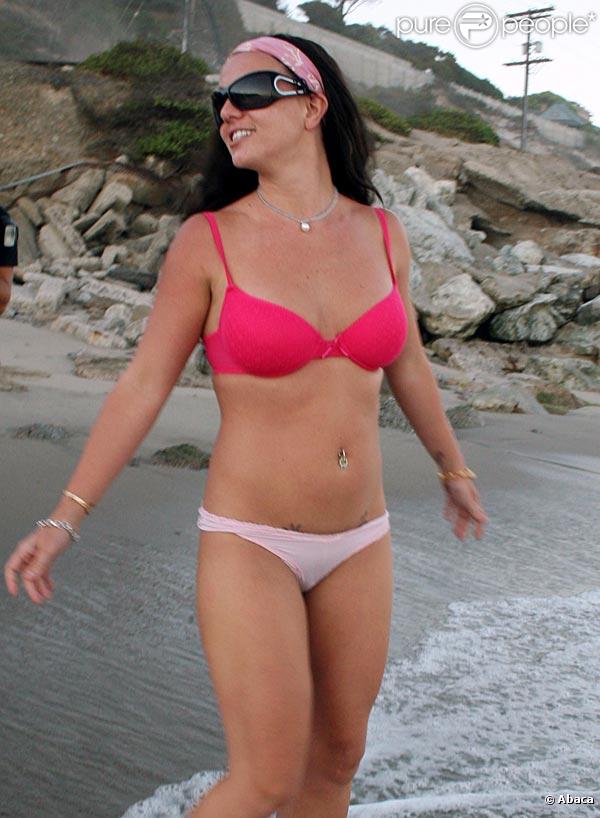 Britney Spears est-elle en lingerie dépareillée ou en bikini dépareillé ? That is the question... 