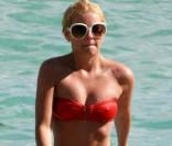 Elisha Cuthbert... plus besoin de lunettes de vue que de lunettes de soleil ? 