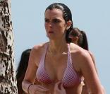 Ali Lohan, un bikini de jeune fille, pour une jeune femme qui aimerait vite grandir... 