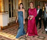 Carla Bruni et Nicolas Sarkozy reçoivent l'Emir du Qatar et son épouse pour un dîner d'Etat. 22 juin 2009.