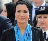 Carla Bruni et Nicolas Sarkozy reçoivent l'Emir du Qatar et son épouse en France. Voici l'arrivée du couple. 22 juin 2009.