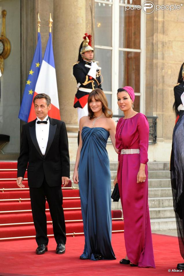 Carla Bruni et Nicolas Sarkozy reçoivent l'Emir du Qatar et son épouse pour un dîner d'Etat. 22 juin 2009.
